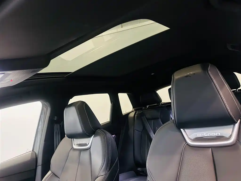 Audi Audi Q4 e-tron 2024 50 e-tron quattro Dark Night Edition 2024 - thumbnail 12