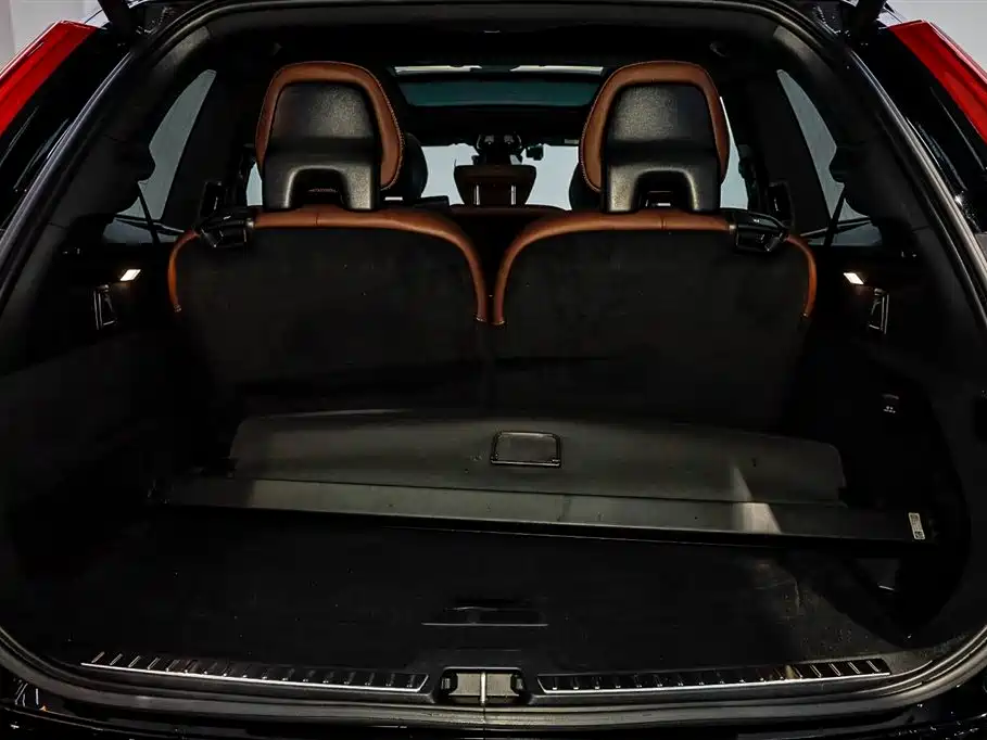 Volvo Volvo XC90 2023 B5 Momentum Luxury 7-seater 2023 - thumbnail 6