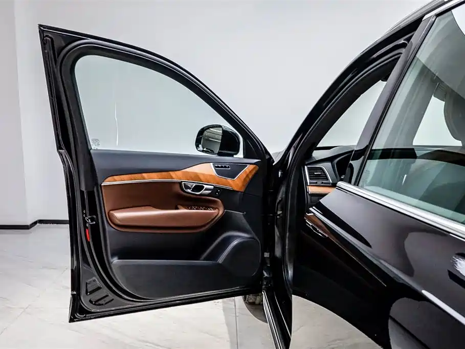 Volvo Volvo XC90 2023 B5 Momentum Luxury 7-seater 2023 - thumbnail 8