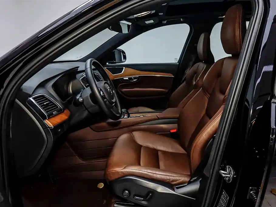 Volvo Volvo XC90 2023 B5 Momentum Luxury 7-seater 2023 - thumbnail 9