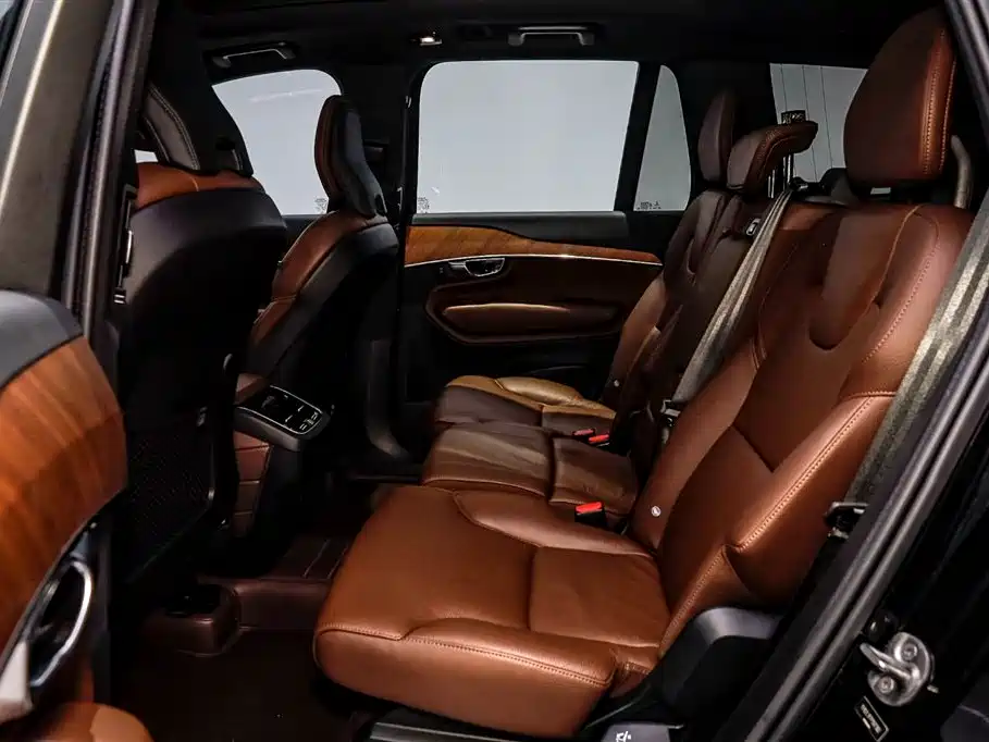 Volvo Volvo XC90 2023 B5 Momentum Luxury 7-seater 2023 - thumbnail 10