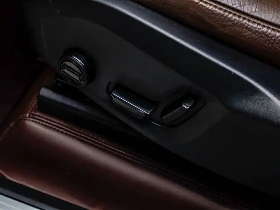 Volvo Volvo XC90 2023 B5 Momentum Luxury 7-seater 2023 - thumbnail 25