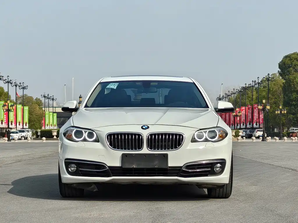 BMW BMW 5 Series 2014 525Li Luxury Design Package 2015 - thumbnail 2