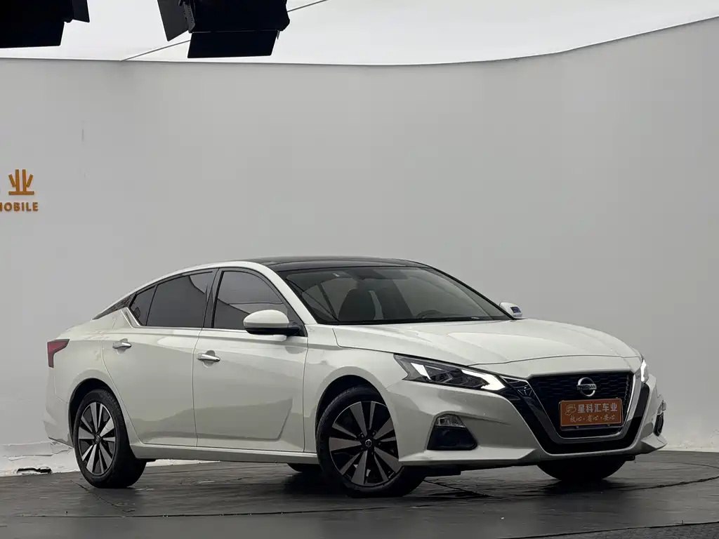 Nissan Nissan Altima 2020 Model Year Facelift 2.0T XL Intelligent Edition 2021 - thumbnail 2