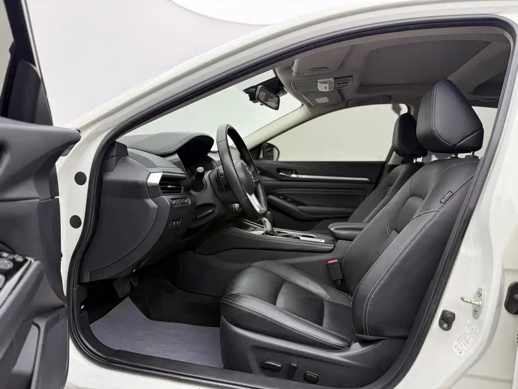Nissan Nissan Altima 2020 Model Year Facelift 2.0T XL Intelligent Edition 2021 - thumbnail 5