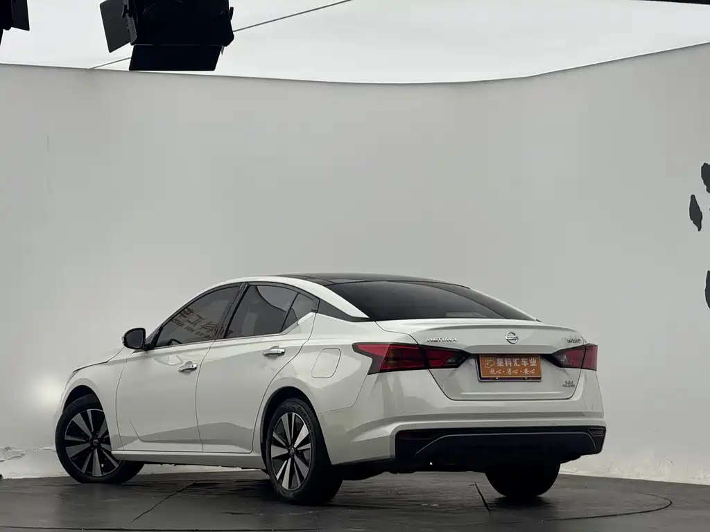 Nissan Nissan Altima 2020 Model Year Facelift 2.0T XL Intelligent Edition 2021 - thumbnail 9