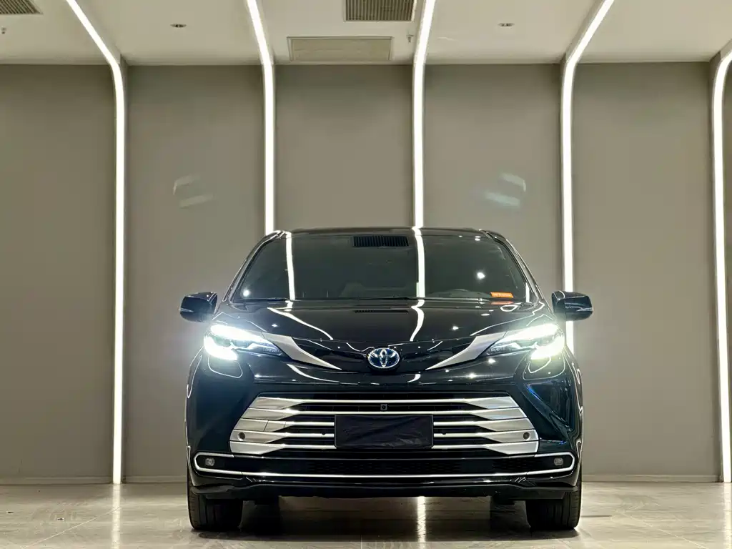 Toyota Toyota Sienna 2023 2.5L Hybrid Platinum Edition 2023 - thumbnail 2