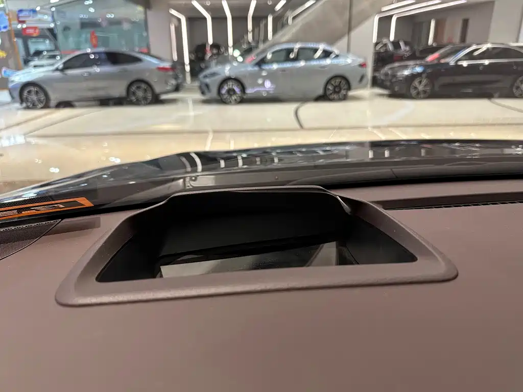 Toyota Toyota Sienna 2023 2.5L Hybrid Platinum Edition 2023 - thumbnail 3