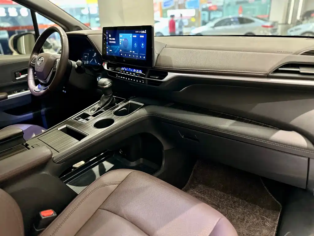 Toyota Toyota Sienna 2023 2.5L Hybrid Platinum Edition 2023 - thumbnail 7