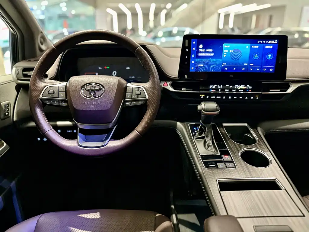 Toyota Toyota Sienna 2023 2.5L Hybrid Platinum Edition 2023 - thumbnail 8