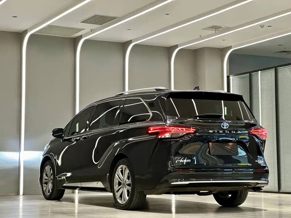Toyota Toyota Sienna 2023 2.5L Hybrid Platinum Edition 2023 - thumbnail 11