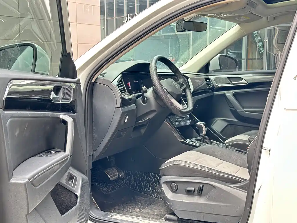 Volkswagen Tayron X 2020 330TSI Two-Wheel Drive Premium Intelligent Connectivity Edition 2022 - thumbnail 6