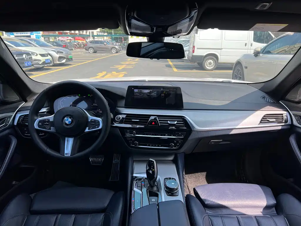 BMW BMW 5 Series Import 2018 525i M Sport Package 2018 - thumbnail 8