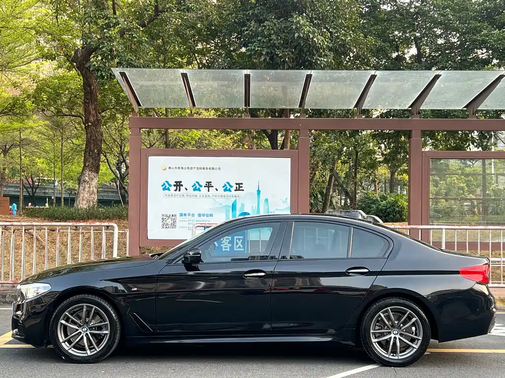 BMW BMW 5 Series Import 2018 525i M Sport Package 2018 - thumbnail 2