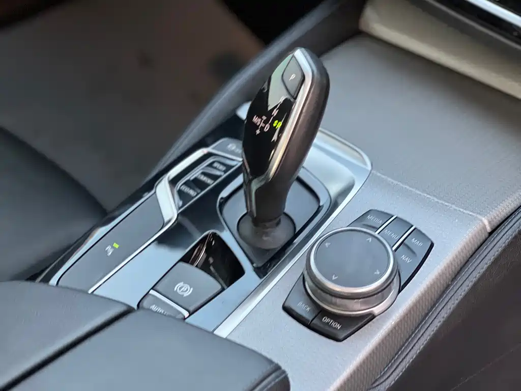 BMW BMW 5 Series Import 2018 525i M Sport Package 2018 - thumbnail 17