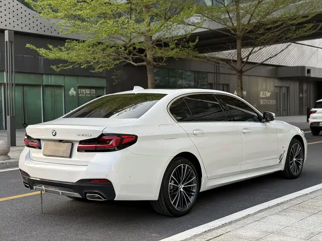 BMW BMW 5 Series 2023 Facelift 530Li Leading Model M Sport Package 2024 - thumbnail 4