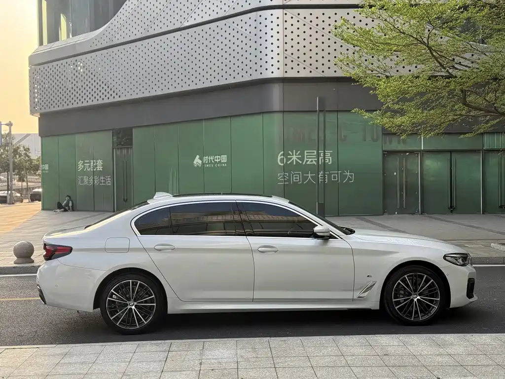 BMW BMW 5 Series 2023 Facelift 530Li Leading Model M Sport Package 2024 - thumbnail 6