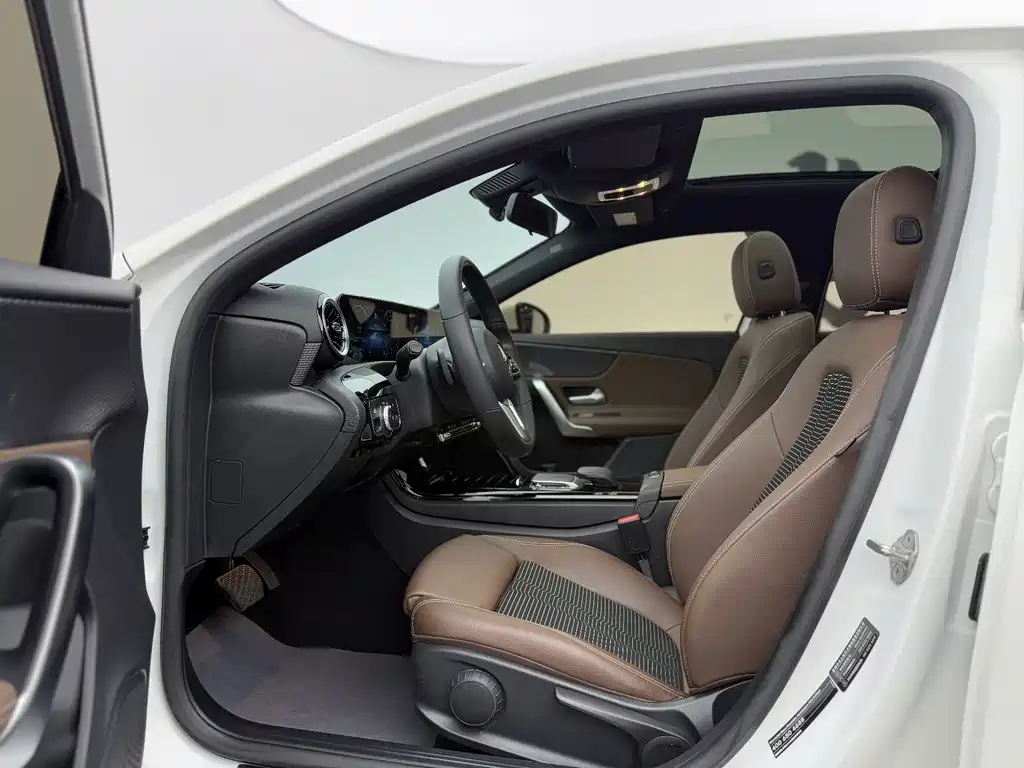 Mercedes-Benz Mercedes-Benz A-Class 2021 A 200 Sport Edition 2022 - thumbnail 5