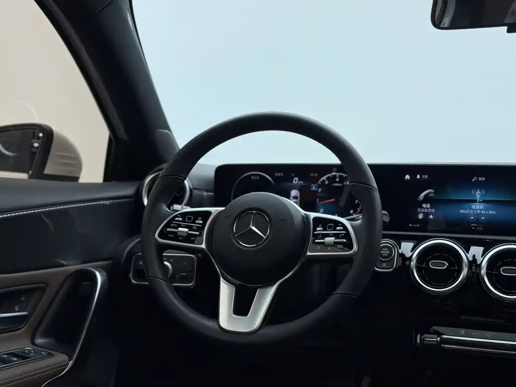 Mercedes-Benz Mercedes-Benz A-Class 2021 A 200 Sport Edition 2022 - thumbnail 9