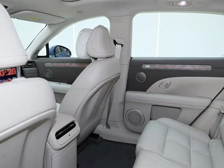 Zhiji Auto IM LS6 2026 Range Extender 52 Max 2025 - thumbnail 8