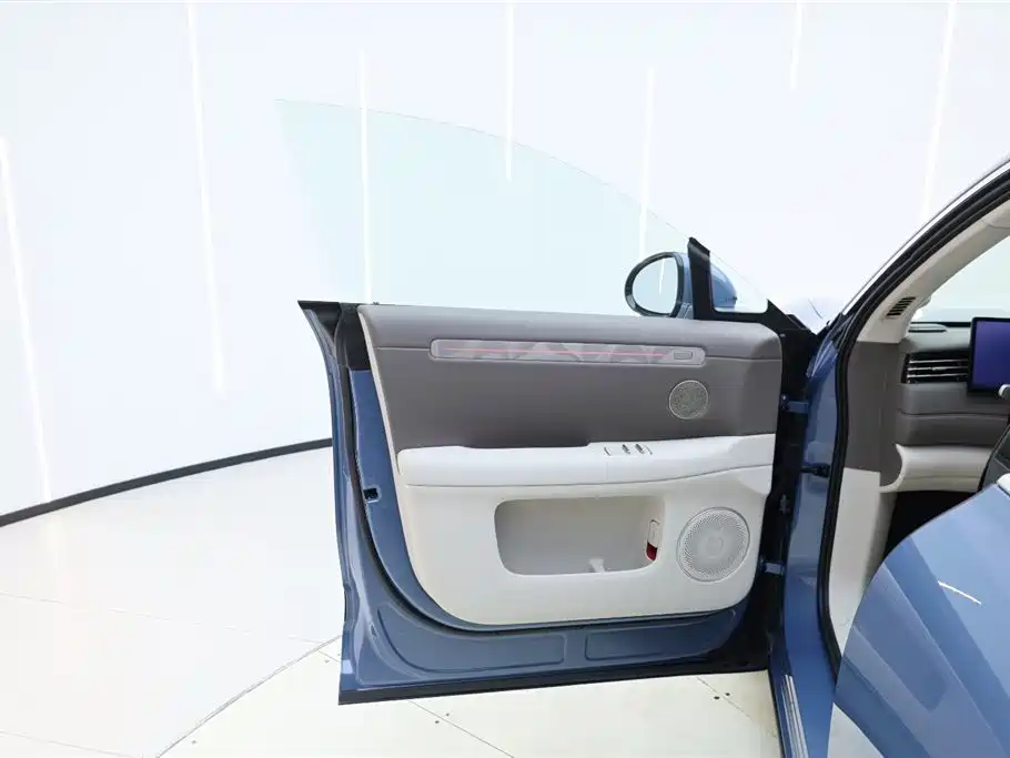 Zhiji Auto IM LS6 2026 Range Extender 52 Max 2025 - thumbnail 14