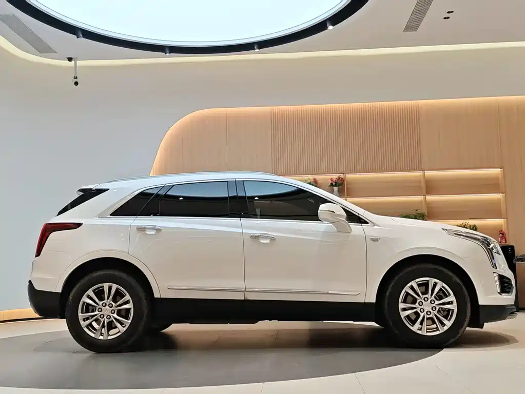 Cadillac Cadillac XT5 2022 2.0T FWD Luxury 2023 - thumbnail 4