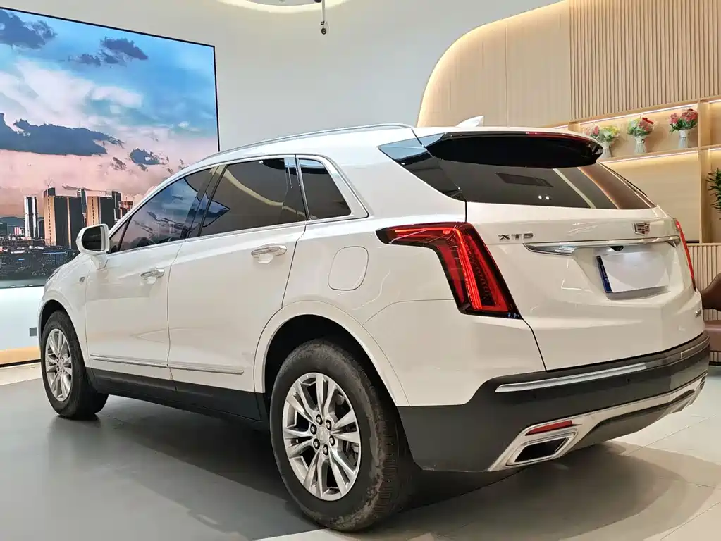 Cadillac Cadillac XT5 2022 2.0T FWD Luxury 2023 - thumbnail 5