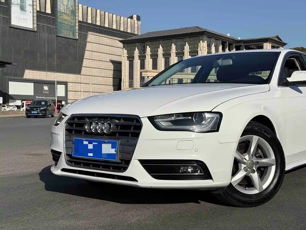 Audi Audi A4L 2013 35 TFSI Automatic Standard Model 2014 - thumbnail 2