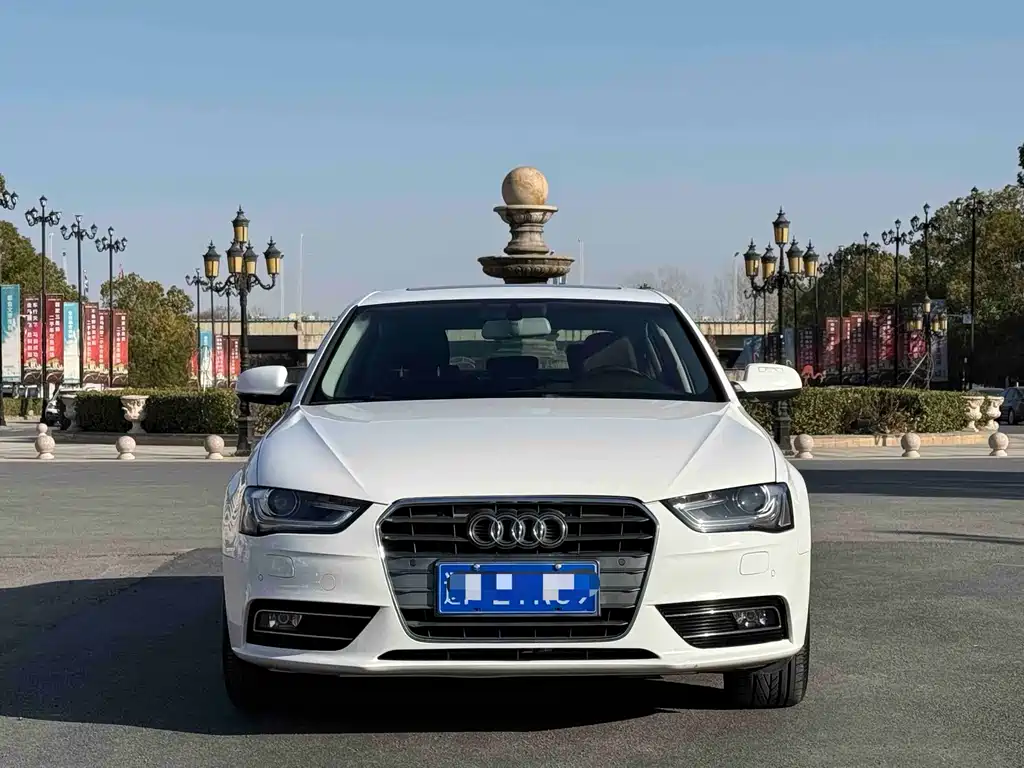 Audi Audi A4L 2013 35 TFSI Automatic Standard Model 2014 - thumbnail 3