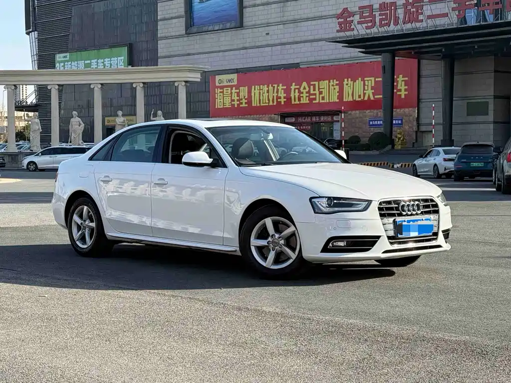 Audi Audi A4L 2013 35 TFSI Automatic Standard Model 2014 - thumbnail 4