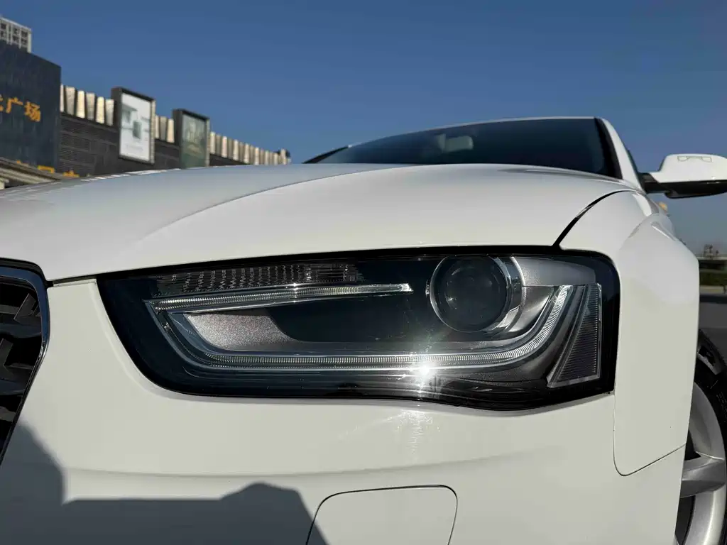 Audi Audi A4L 2013 35 TFSI Automatic Standard Model 2014 - thumbnail 5