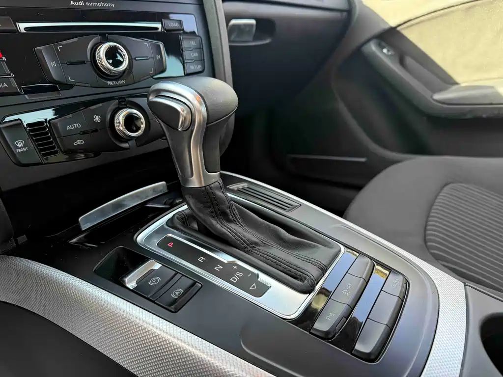 Audi Audi A4L 2013 35 TFSI Automatic Standard Model 2014 - thumbnail 9