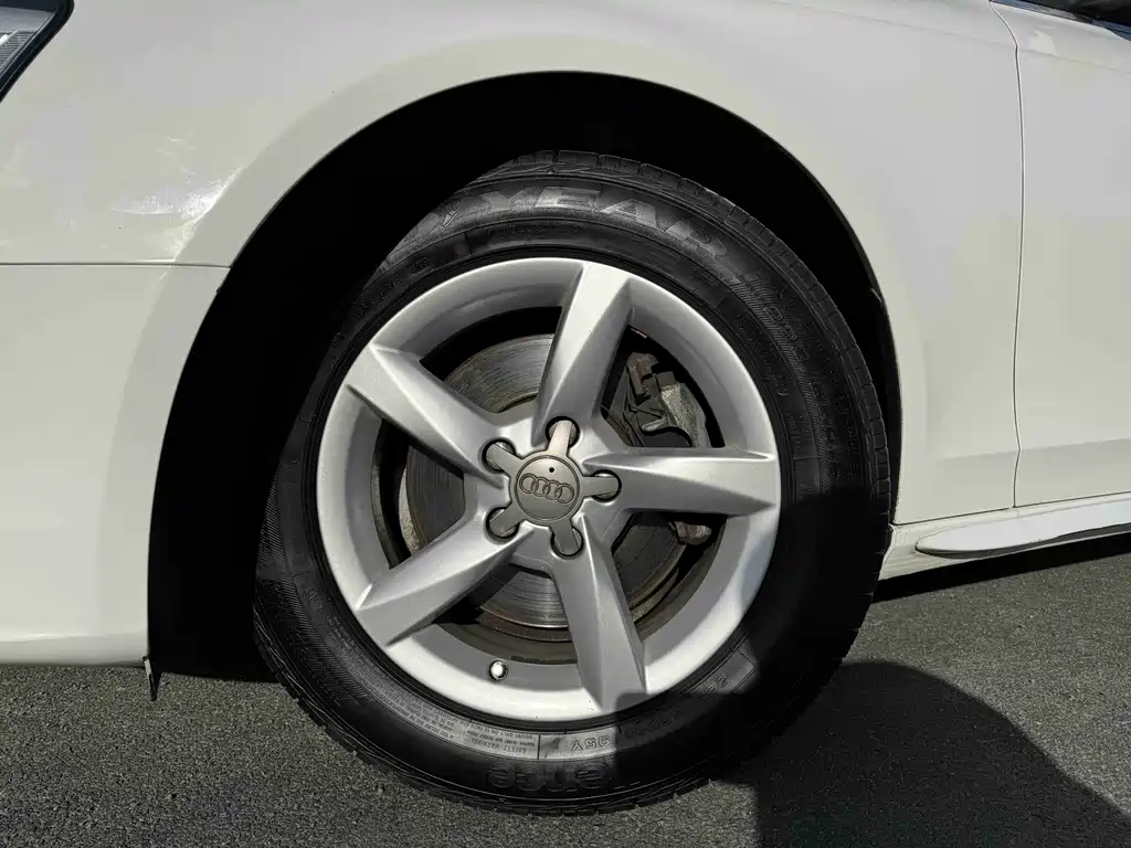 Audi Audi A4L 2013 35 TFSI Automatic Standard Model 2014 - thumbnail 17