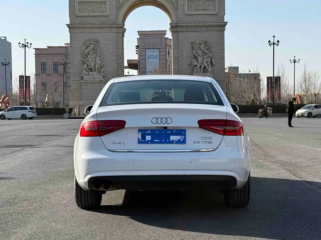 Audi Audi A4L 2013 35 TFSI Automatic Standard Model 2014 - thumbnail 20