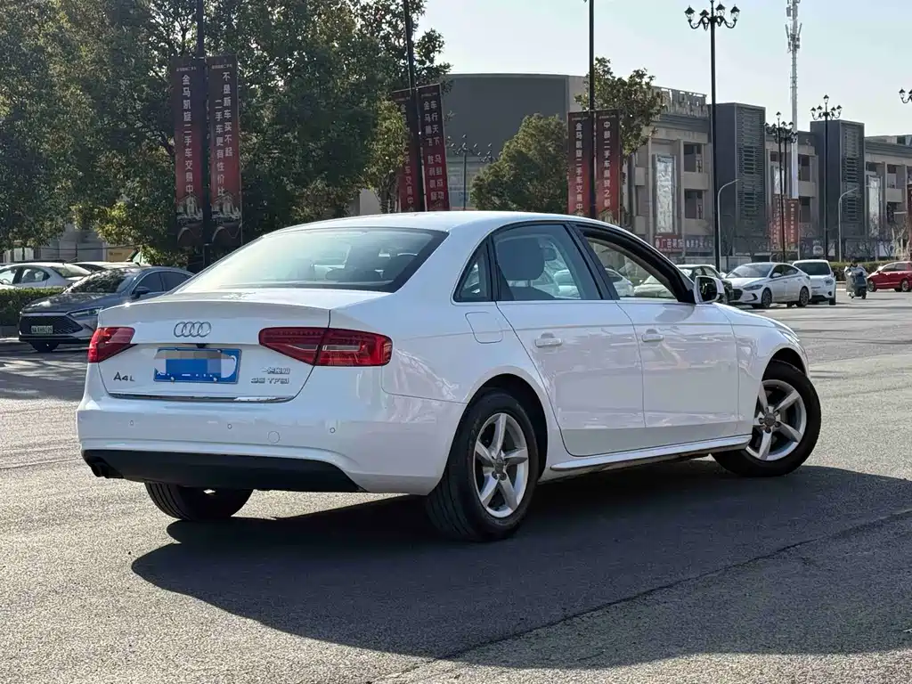 Audi Audi A4L 2013 35 TFSI Automatic Standard Model 2014 - thumbnail 22