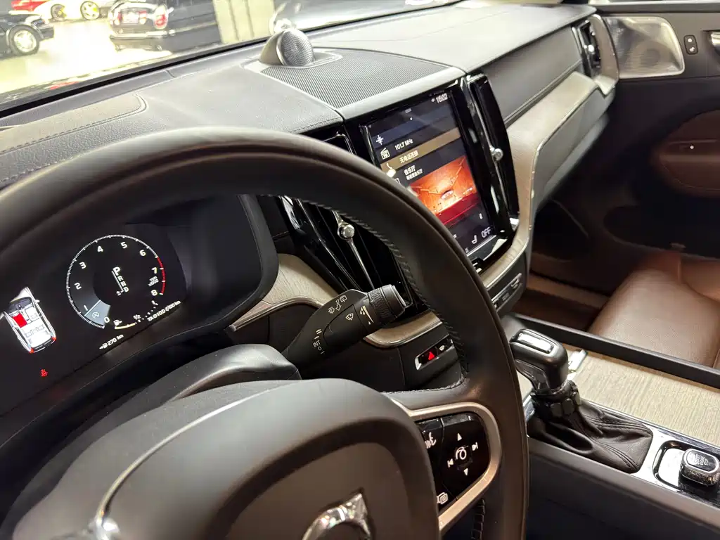 Volvo Volvo XC60 2018 T5 AWD Inscription Luxury Edition 2018 - thumbnail 11