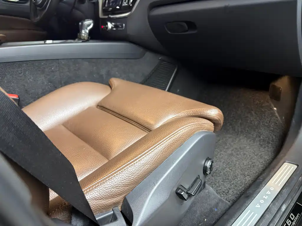 Volvo Volvo XC60 2018 T5 AWD Inscription Luxury Edition 2018 - thumbnail 14
