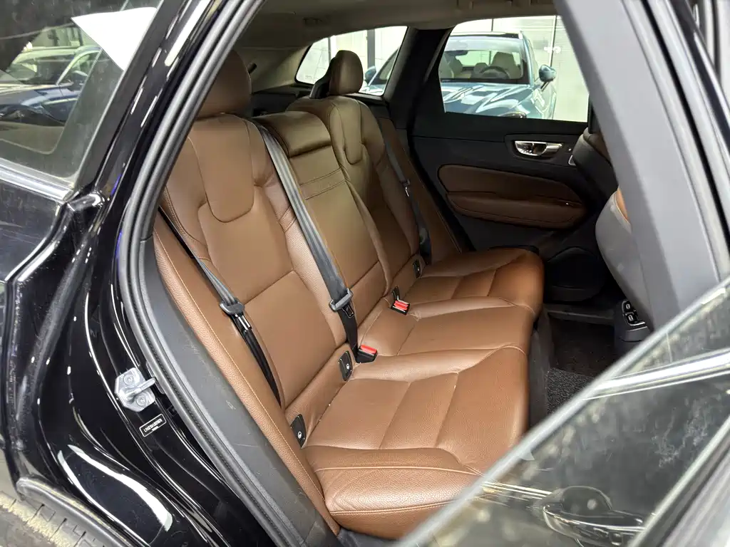 Volvo Volvo XC60 2018 T5 AWD Inscription Luxury Edition 2018 - thumbnail 16