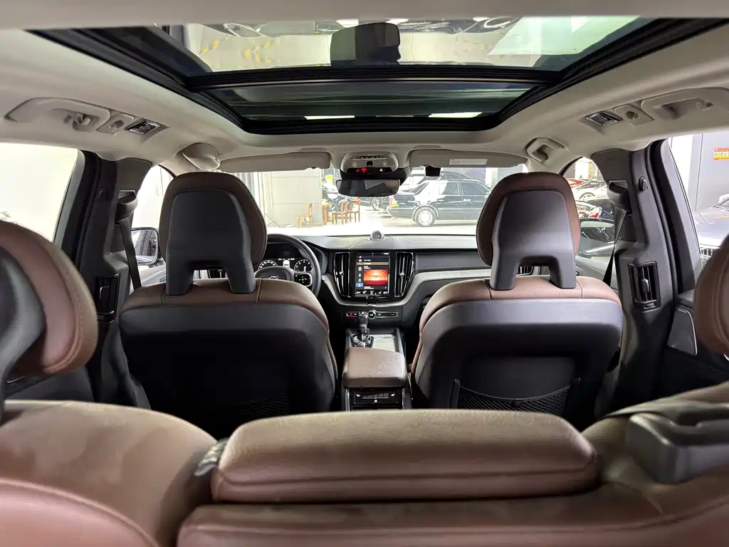 Volvo Volvo XC60 2018 T5 AWD Inscription Luxury Edition 2018 - thumbnail 17