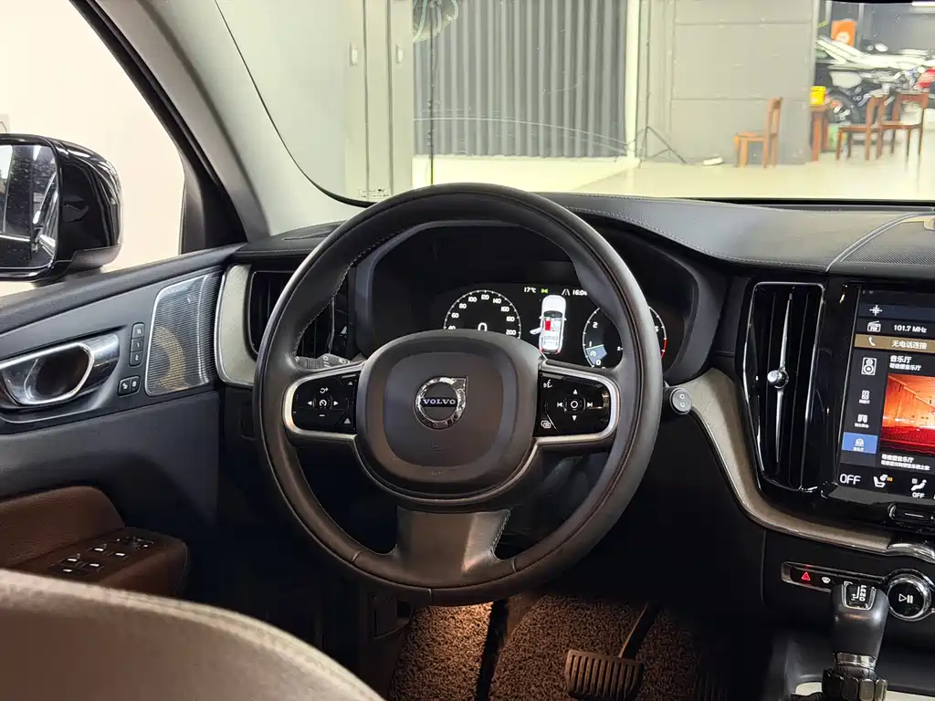 Volvo Volvo XC60 2018 T5 AWD Inscription Luxury Edition 2018 - thumbnail 21