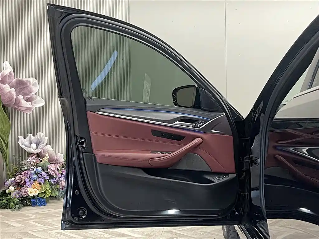 BMW BMW 5 Series Hybrid 2021 Model 535Le M Sport Package 2021 - thumbnail 15