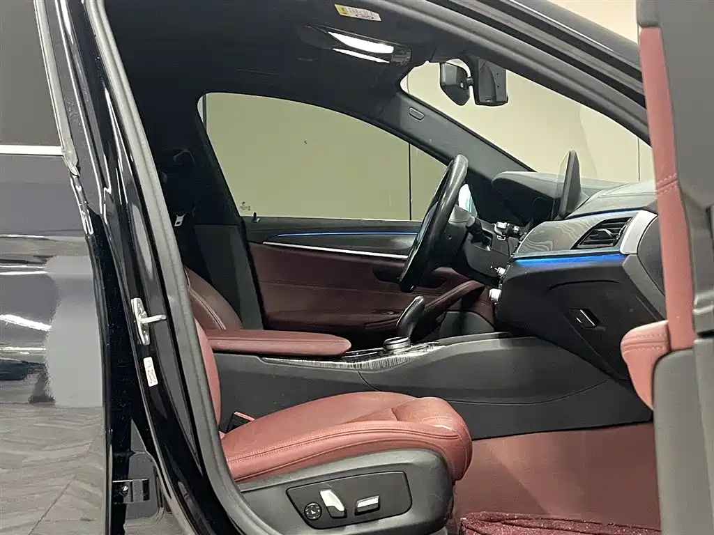 BMW BMW 5 Series Hybrid 2021 Model 535Le M Sport Package 2021 - thumbnail 17
