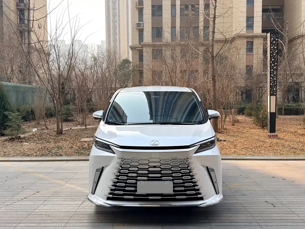 Lexus Lexus LM 2023 500h Six-Seat Executive Version 2024 - thumbnail 3