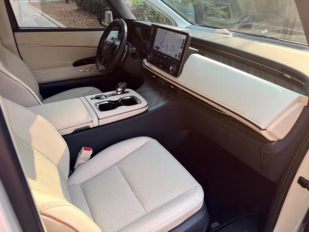 Lexus Lexus LM 2023 500h Six-Seat Executive Version 2024 - thumbnail 12