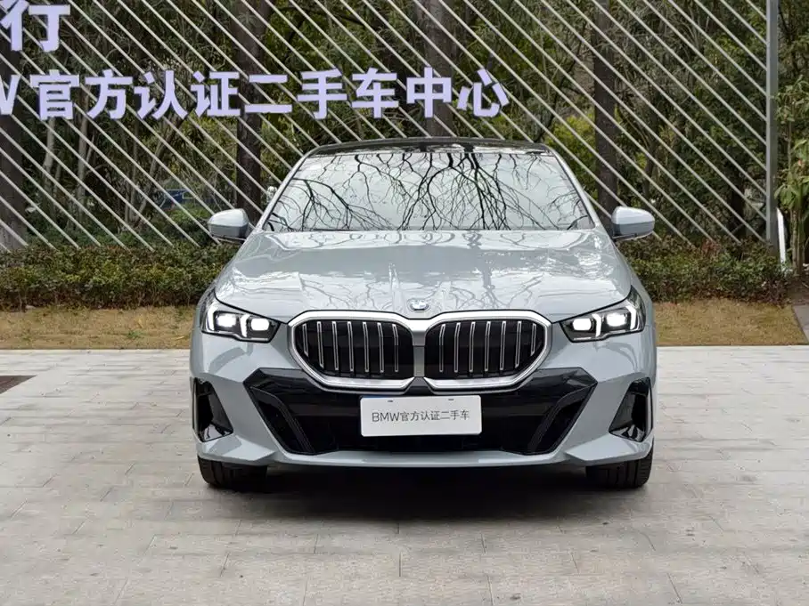 BMW BMW 5 Series Import 2024 525i M Sport Package 2025 - thumbnail 4