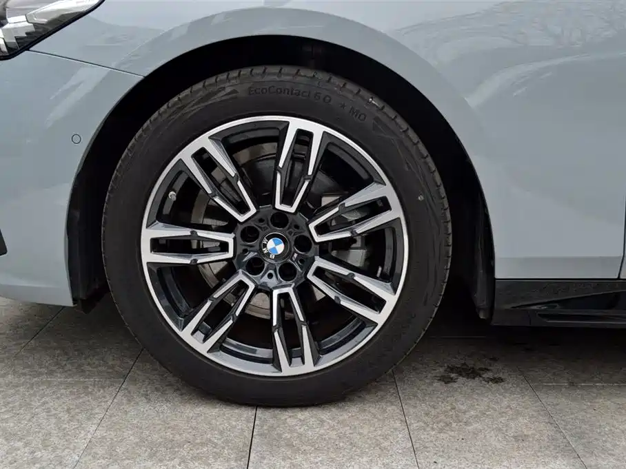 BMW BMW 5 Series Import 2024 525i M Sport Package 2025 - thumbnail 6
