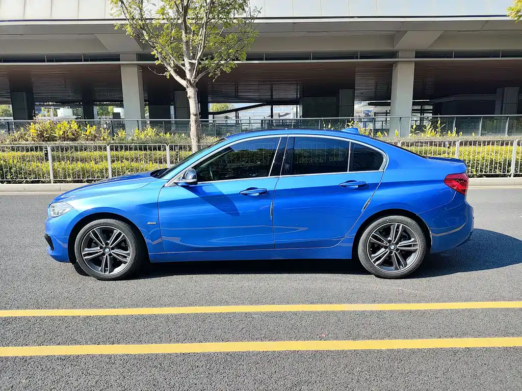 BMW BMW 1 Series 2018 118i Sport Line 2018 - thumbnail 4