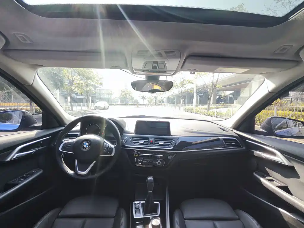 BMW BMW 1 Series 2018 118i Sport Line 2018 - thumbnail 11