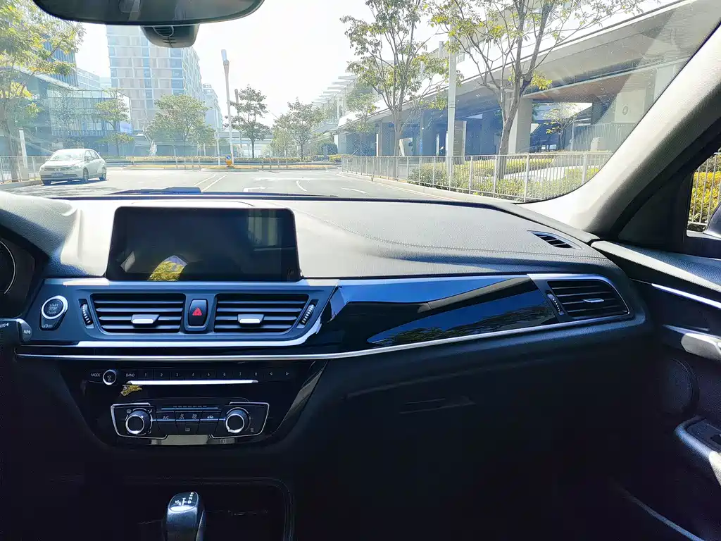 BMW BMW 1 Series 2018 118i Sport Line 2018 - thumbnail 13