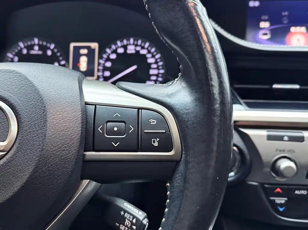 Lexus Lexus ES 2015 ES 200 Luxury Edition 2017 - thumbnail 21
